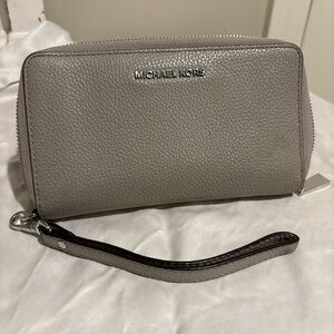 Michael Kors Pebbled Leather Wristlet in Gray